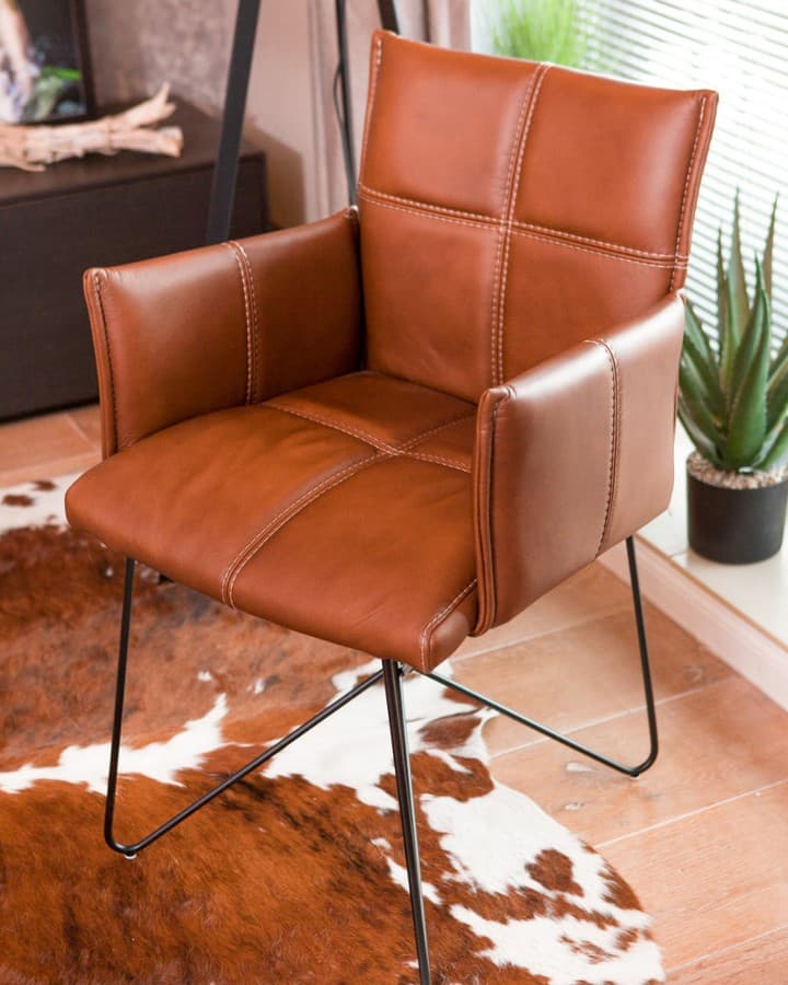 Einzigartiger Armlehnenstuhl - Auffälliges Design trifft Sitzkomfort